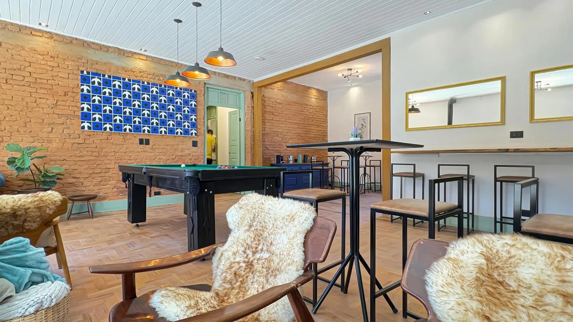 Shopping Center Fast Wifi Balcony Home Office