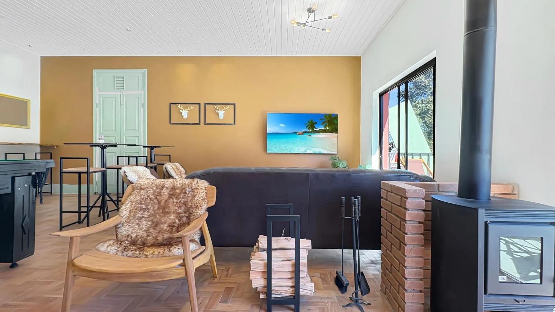 Shopping Center Fast Wifi Balcony Home Office